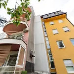 Citycenter Cekalusa Two Bedroom With Garden Sarajevo