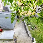 Citycenter Cekalusa Two Bedroom With Garden Appartamento