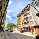 Citycenter Cekalusa Two Bedroom With Garden Appartamento *