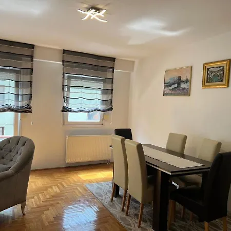 Citycenter Cekalusa Two Bedroom Apartment With Garden Apartamento Sarajevo