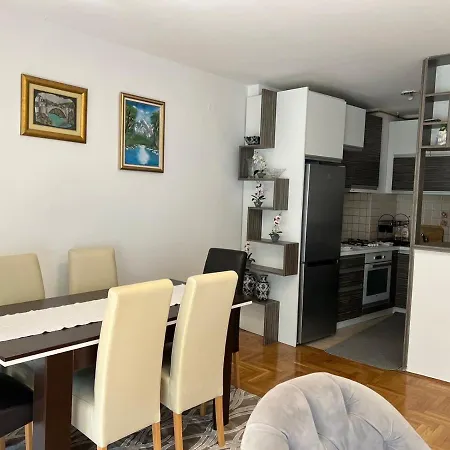 Citycenter Cekalusa Two Bedroom Apartment With Garden Apartamento *