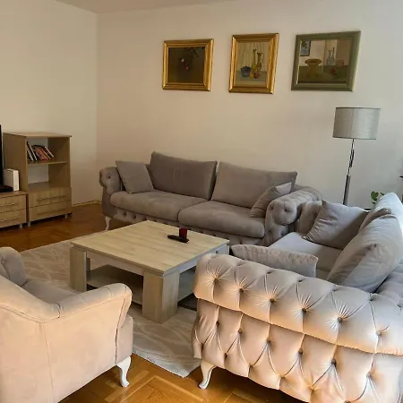 Citycenter Cekalusa Two Bedroom Apartment With Garden Apartamento