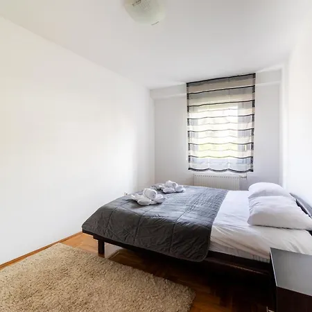 Citycenter Cekalusa Two Bedroom With Garden *