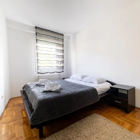 Citycenter Cekalusa Two Bedroom With Garden Appartamento *