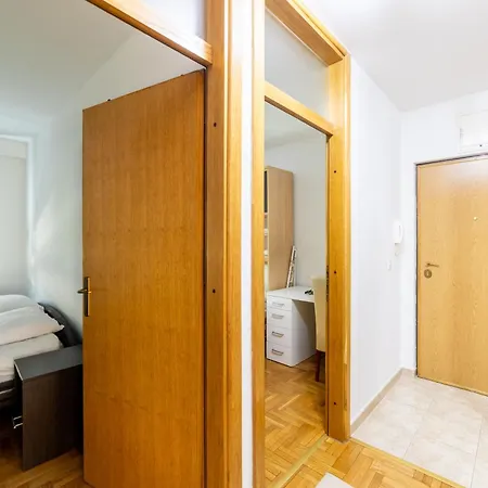 Citycenter Cekalusa Two Bedroom With Garden *