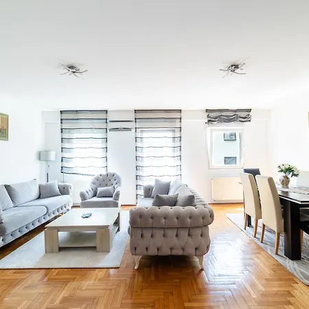 Citycenter Cekalusa Two Bedroom With Garden *
