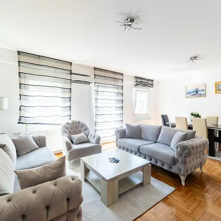 Citycenter Cekalusa Two Bedroom With Garden Sarajevo