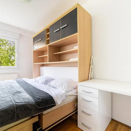 Citycenter Cekalusa Two Bedroom With Garden Appartamento
