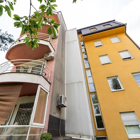 Citycenter Cekalusa Two Bedroom With Garden Sarajevo